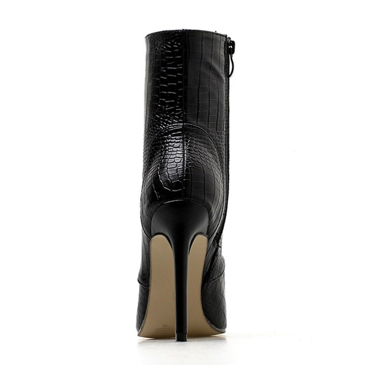 Ankle Boot Bico Fino Com Amarração