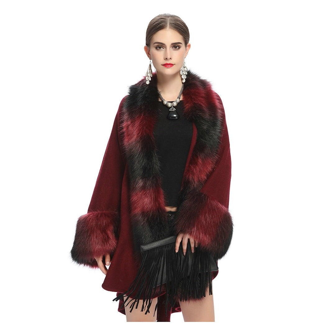 Casaco Poncho Com Pelos
