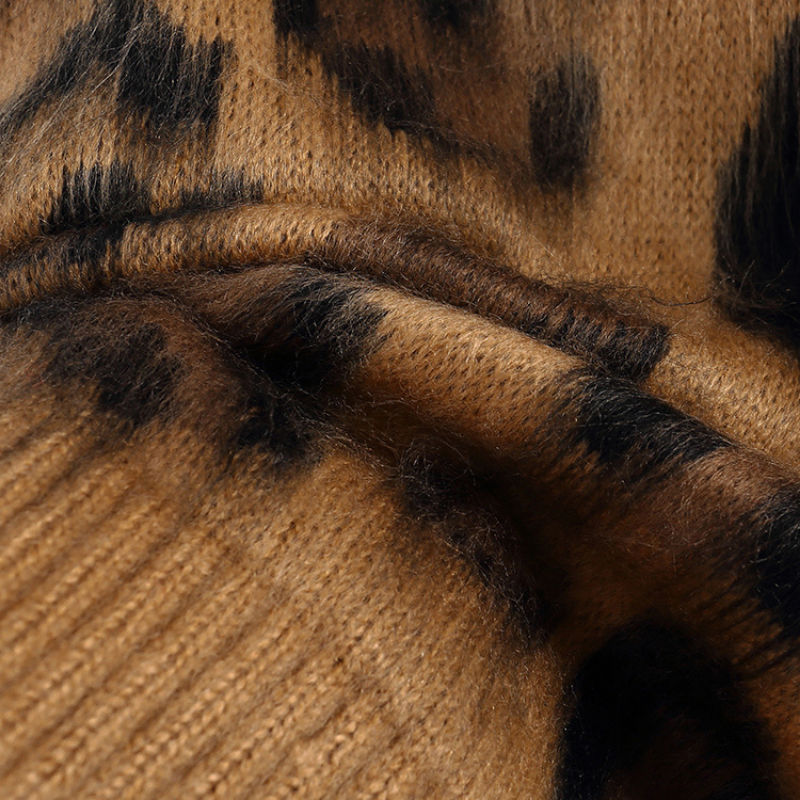 Suéter de Tricô Estampado Animal Print Onça