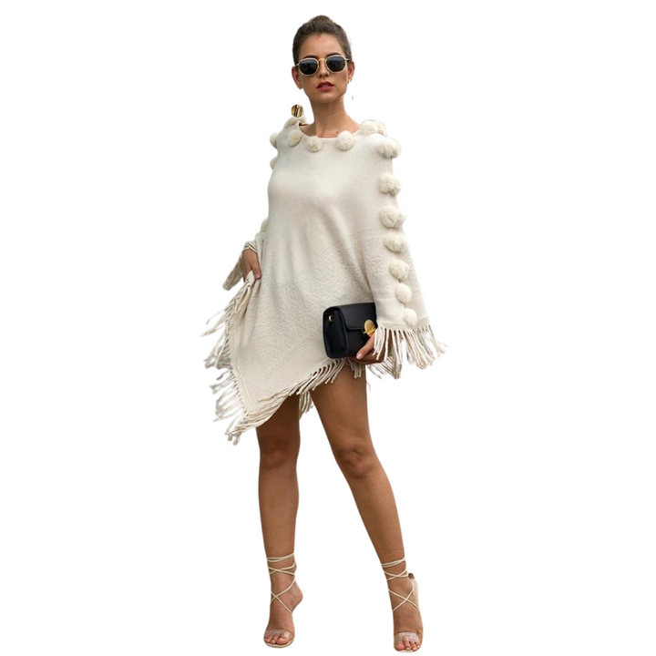 Poncho Tricot Com Franjas Detalhe Pompom