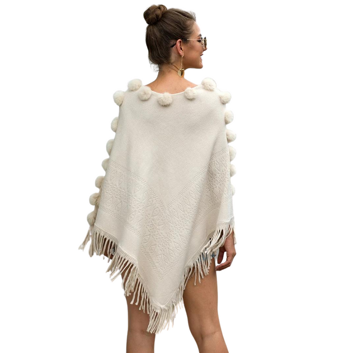 Poncho Tricot Com Franjas Detalhe Pompom