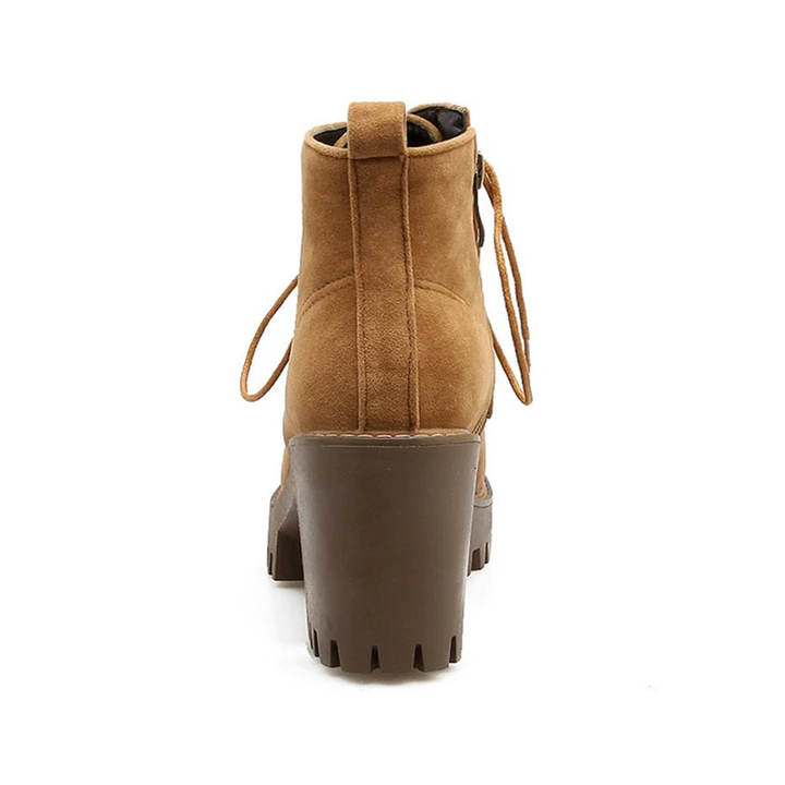 Ankle Boot Tratorada Salto Grosso Suede