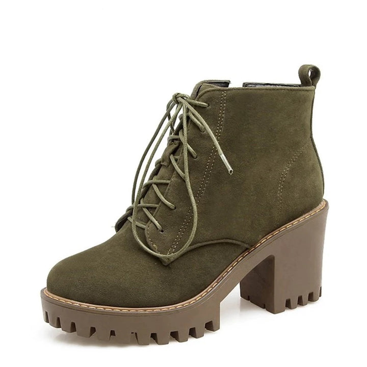 Ankle Boot Tratorada Salto Grosso Suede