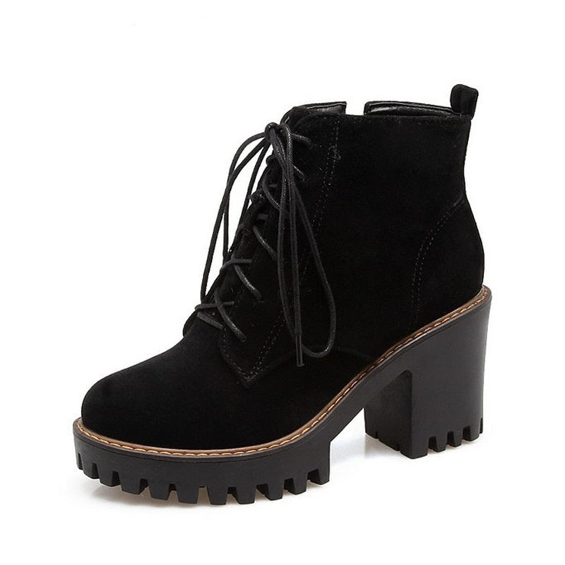 Ankle Boot Tratorada Salto Grosso Suede